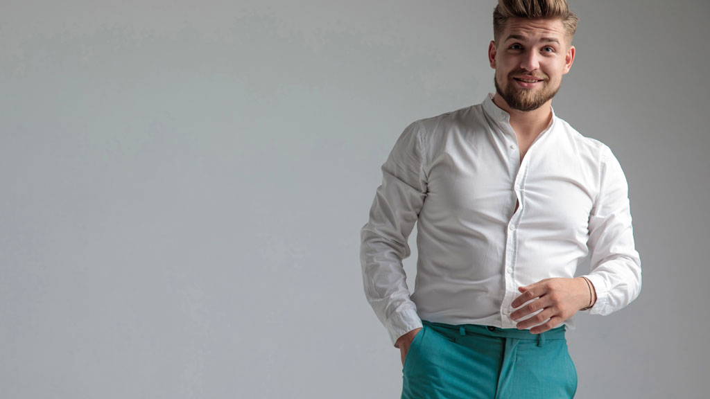 Modischer kräftiger Mann