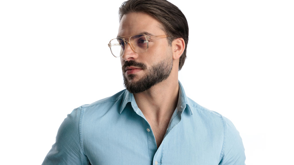 Mann im Hemd ohne Sakko