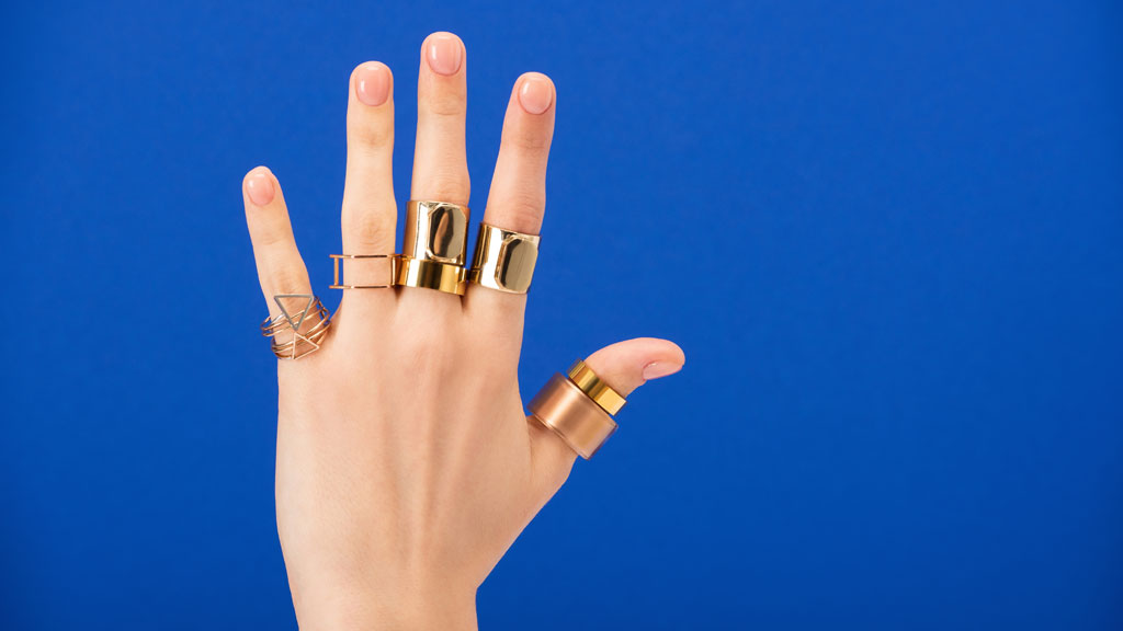 Mehrere Ringe an der Hand